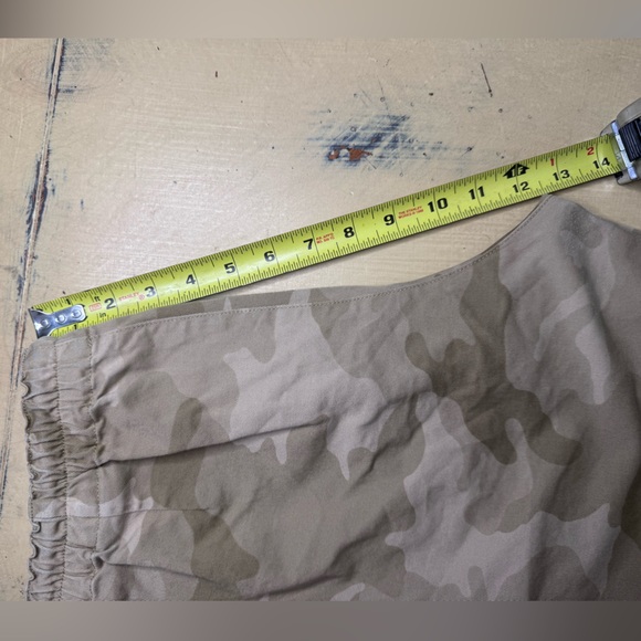 Moncler Pantalone Bermuda Camouflage Shorts - Picture 12 of 14